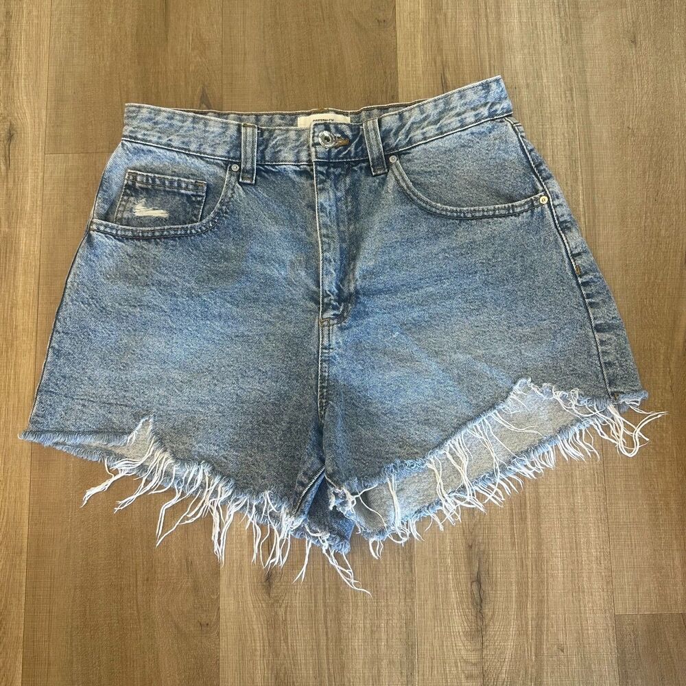 Cotton On high rise mom shorts light blue denim ripped size US 8